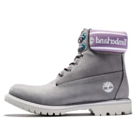 Premium 6-Inch Waterproof Boot «Graues Nubukleder mit violettem Logo am Kragen»