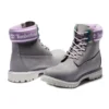 Premium 6-Inch Waterproof Boot «Graues Nubukleder mit violettem Logo am Kragen»
